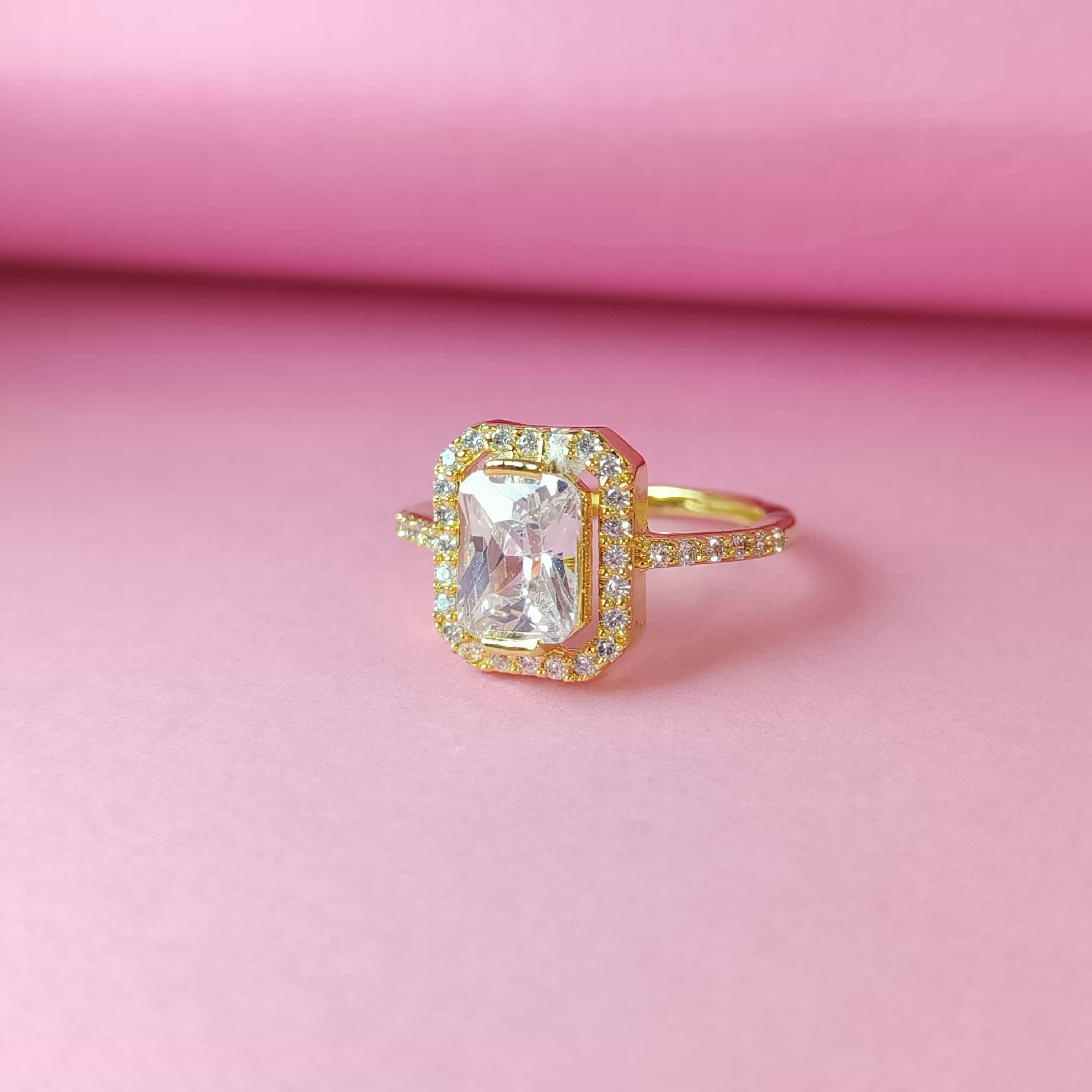 Nimoraa Aurelia Emerald Halo Ring