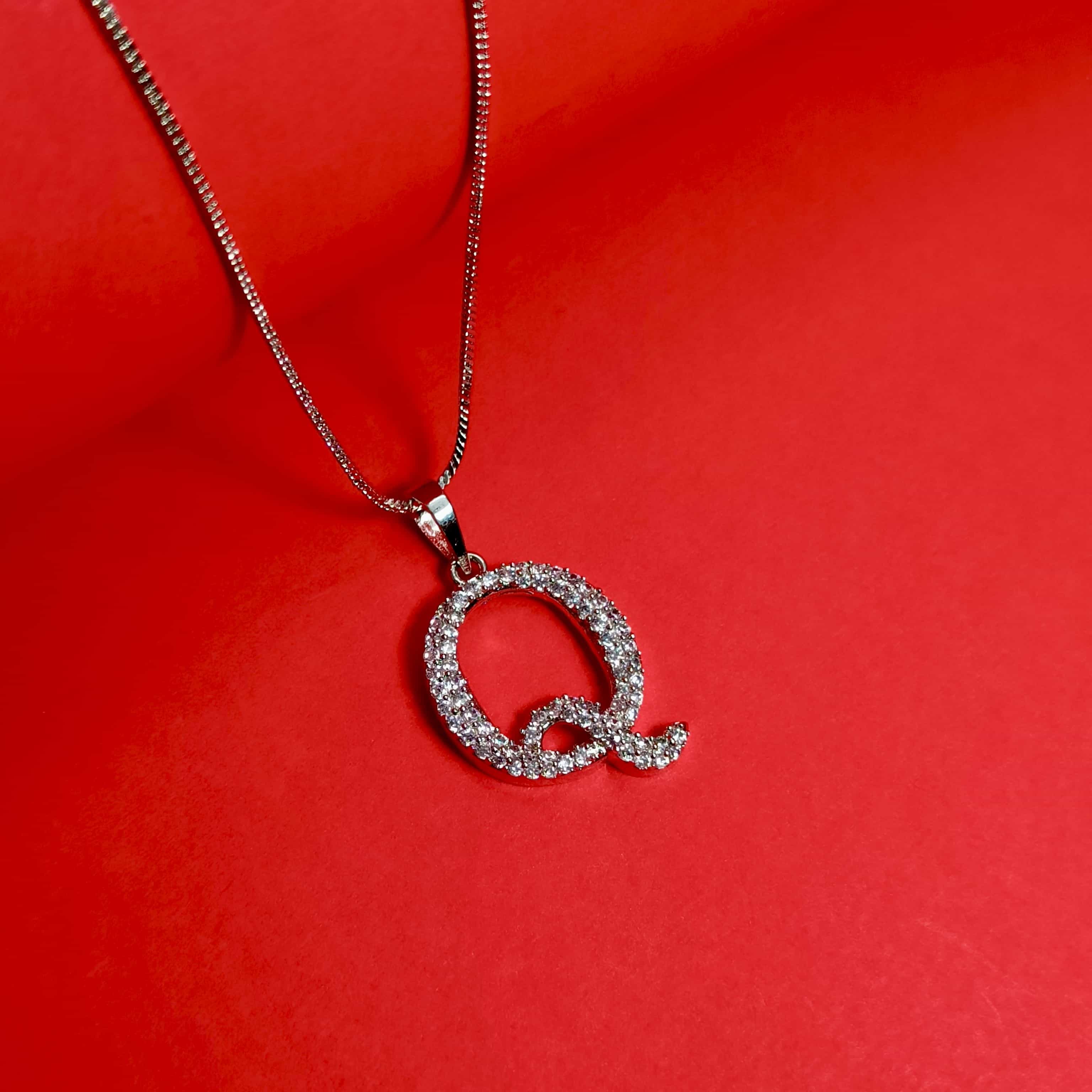 Nimoraa Q Initial Silver Pendant Chain