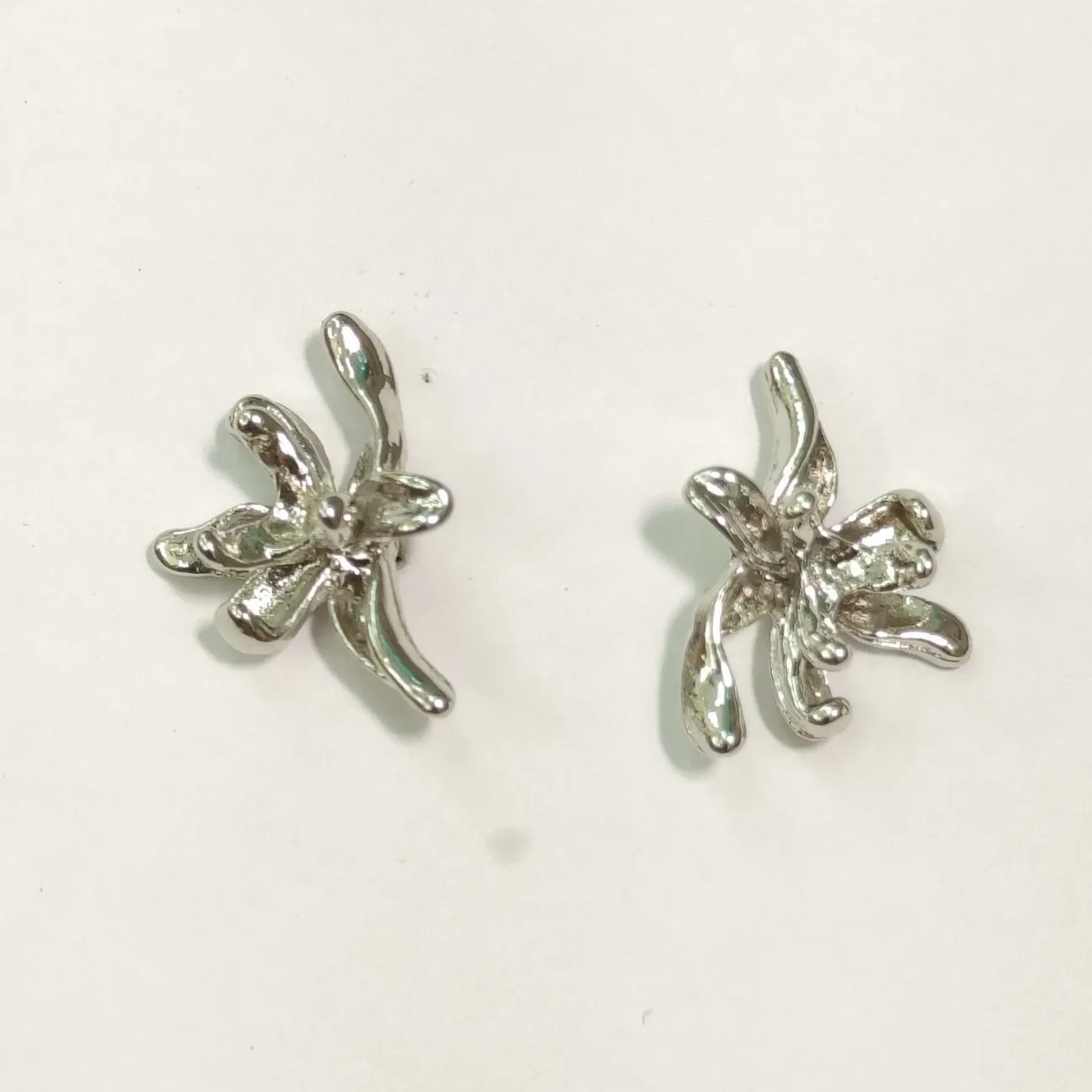 Nimoraa Silver Bloom Sculpted Stud Earrings