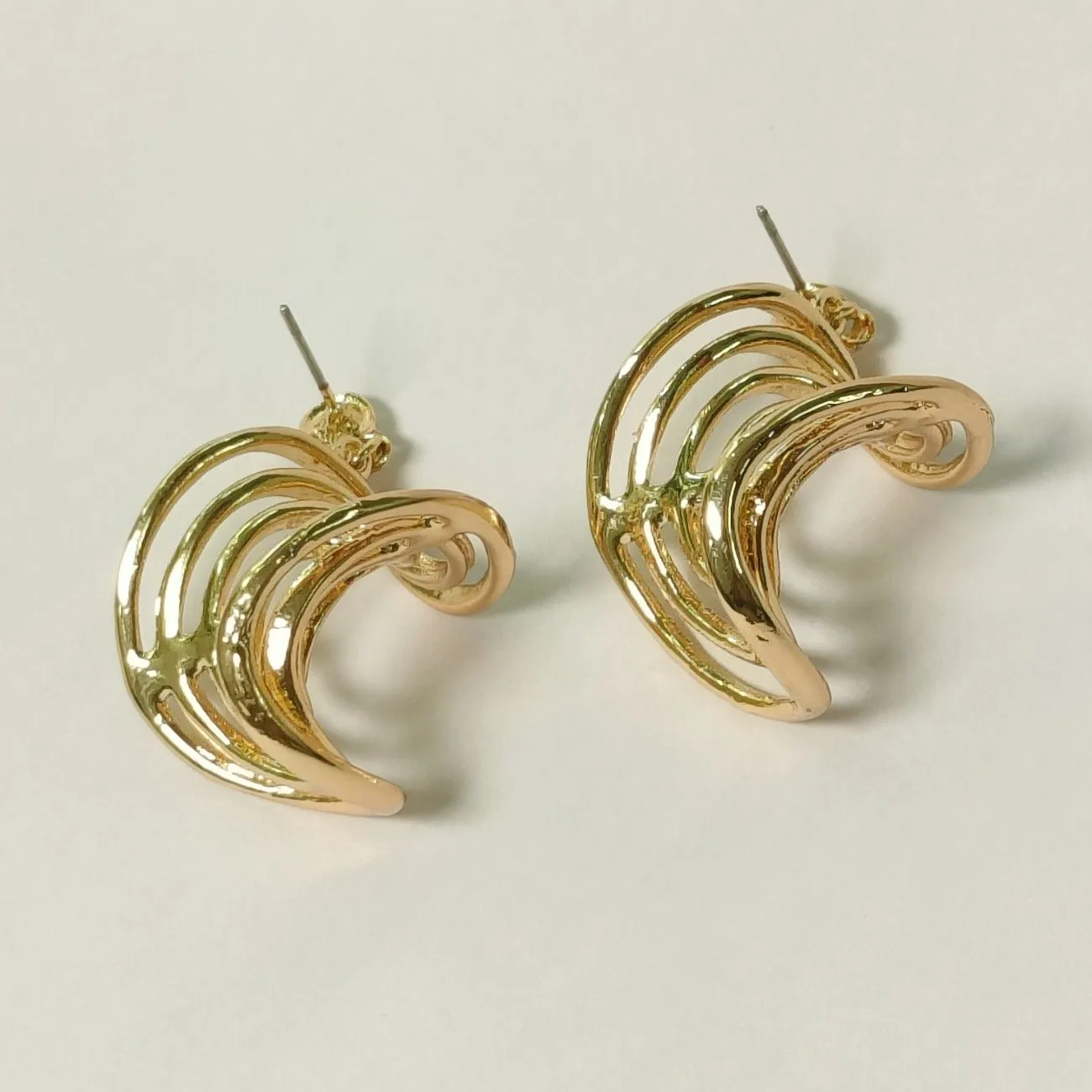 Nimoraa Golden Mirage Twist Earrings