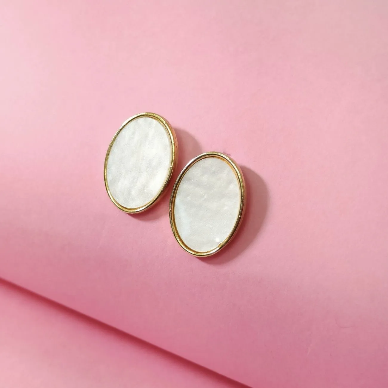 Moon Pearl Oval Stud Earrings