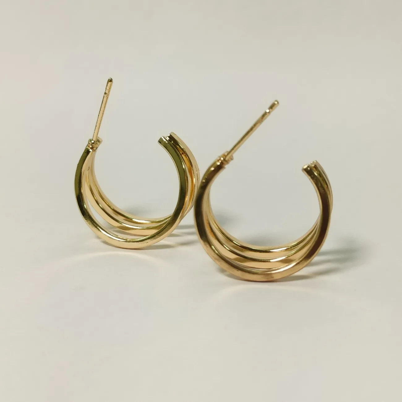 Nimoraa Sleek Layered Arc Half Hoops