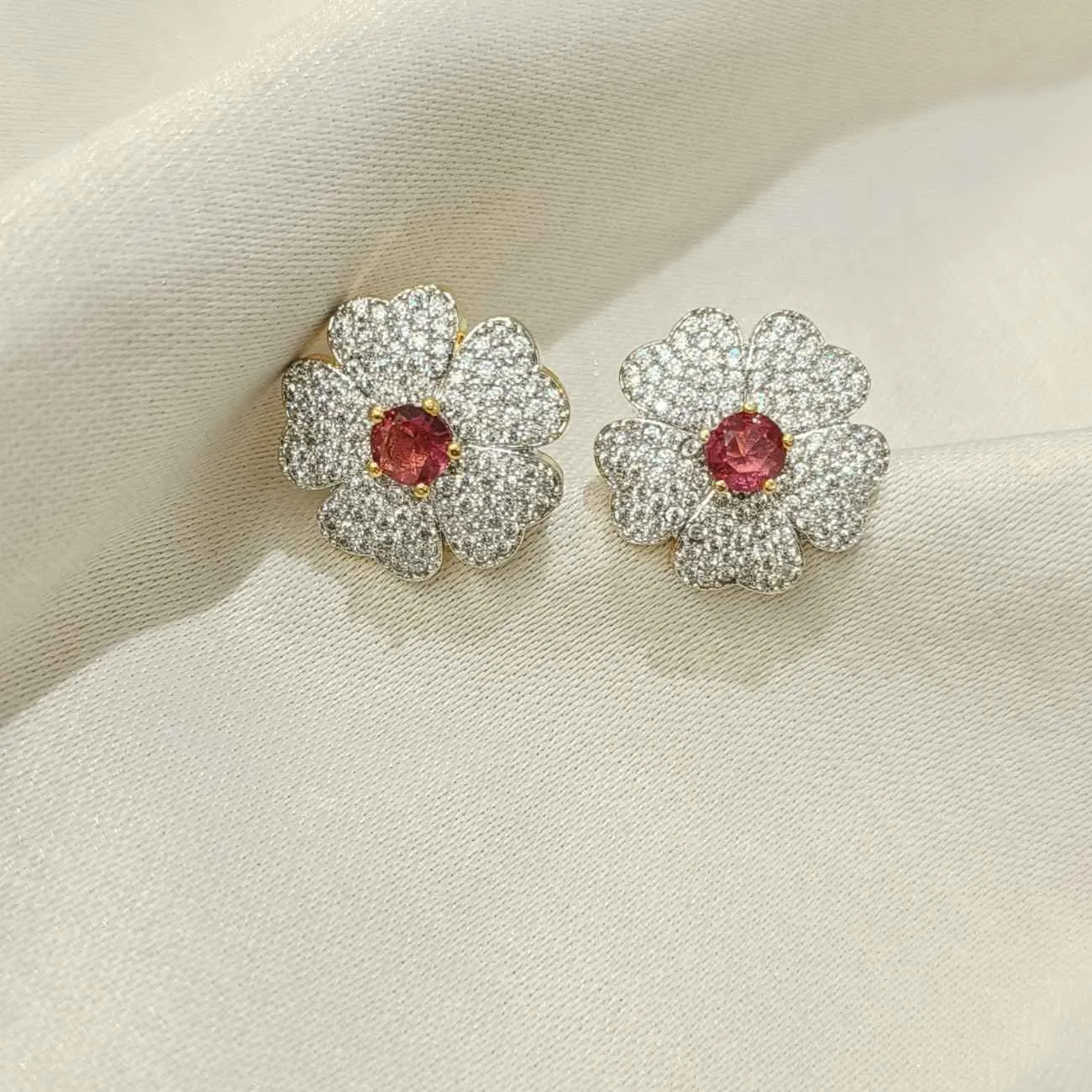 Roshni Pankhuri Studs