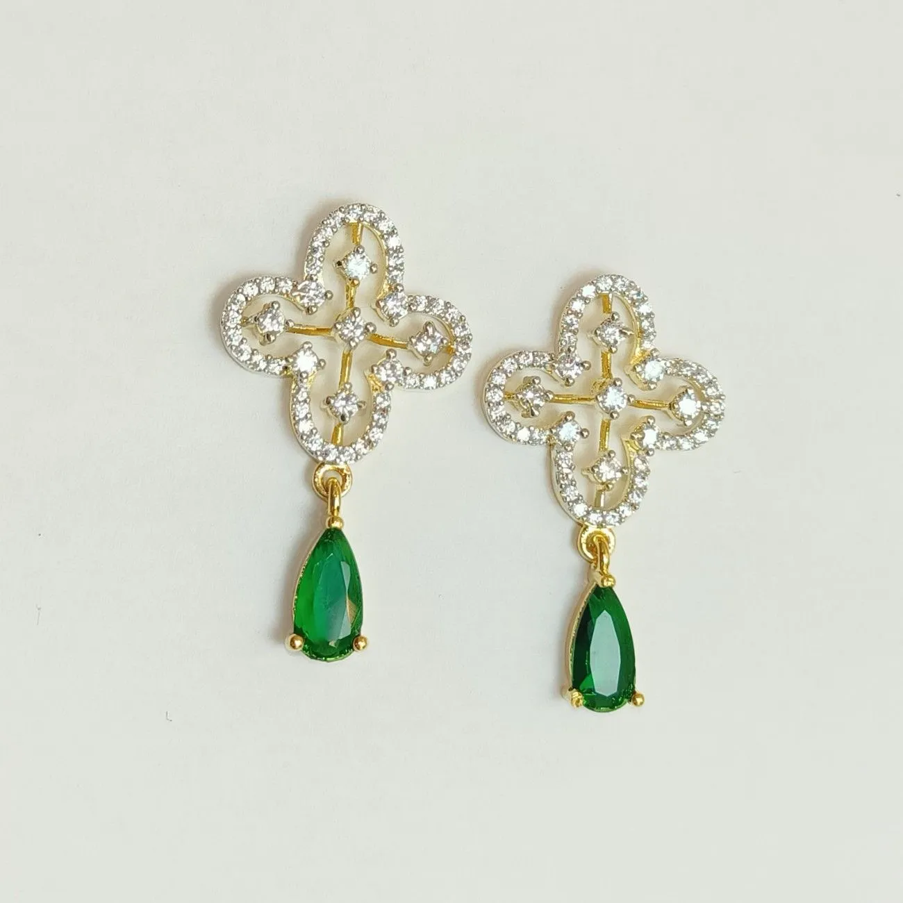 Nimoraa Clover Drop Earrings