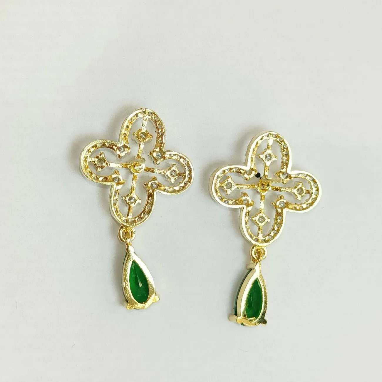Nimoraa Clover Drop Earrings