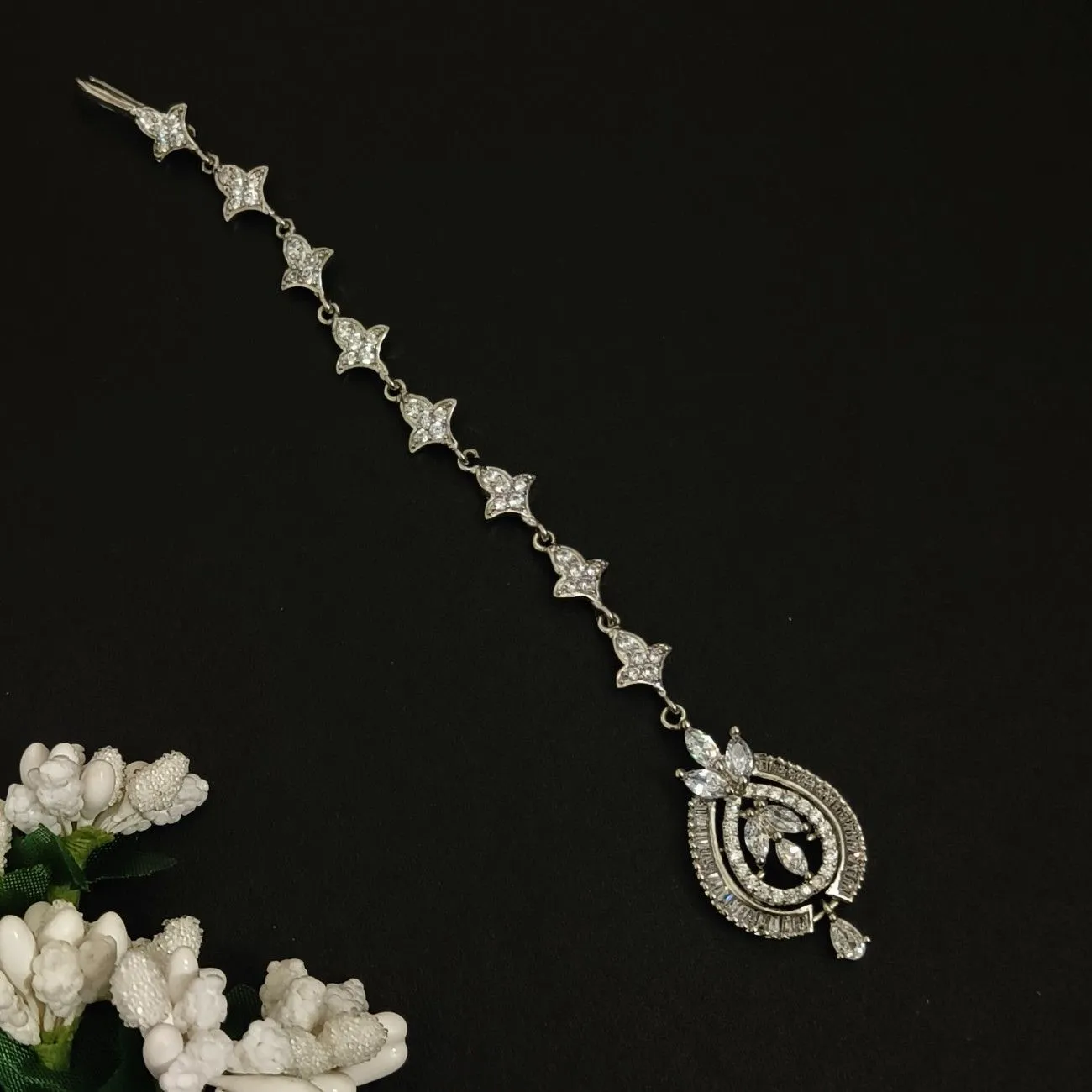 Nimoraa Celestial Bloom Maangtikka
