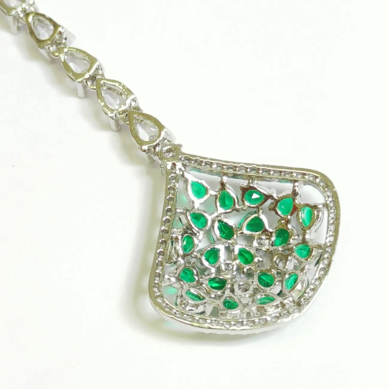 Nimoraa Emerald Garden Maangtikka