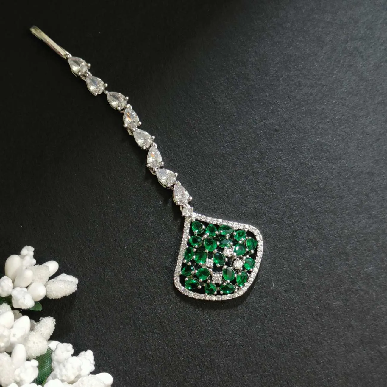 Nimoraa Emerald Garden Maangtikka