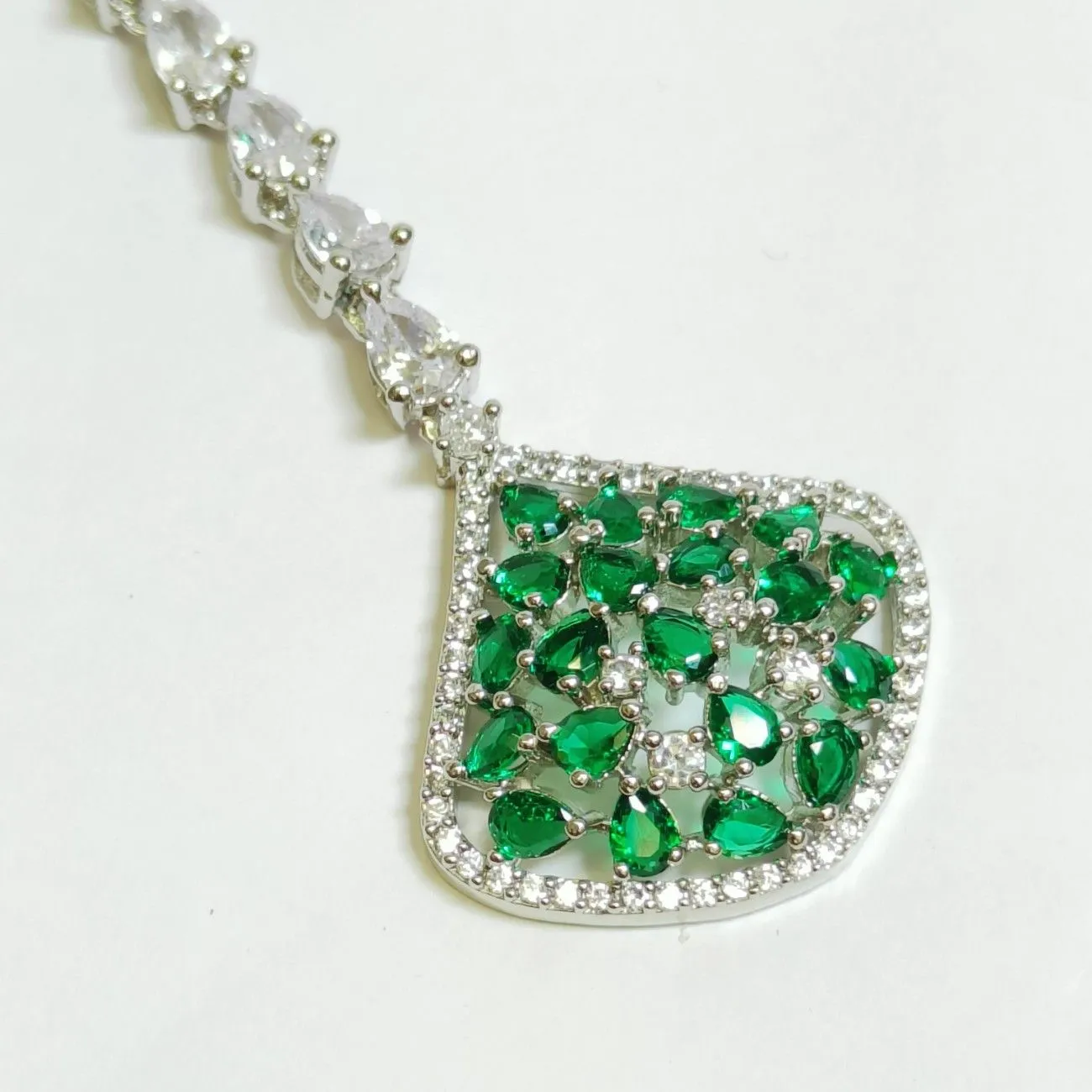 Nimoraa Emerald Garden Maangtikka