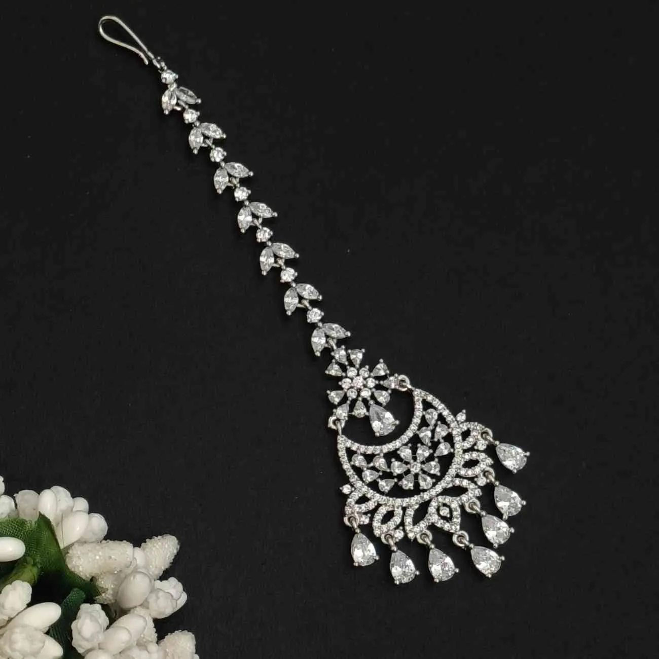 Nimoraa Crystal Cascade Maangtikka