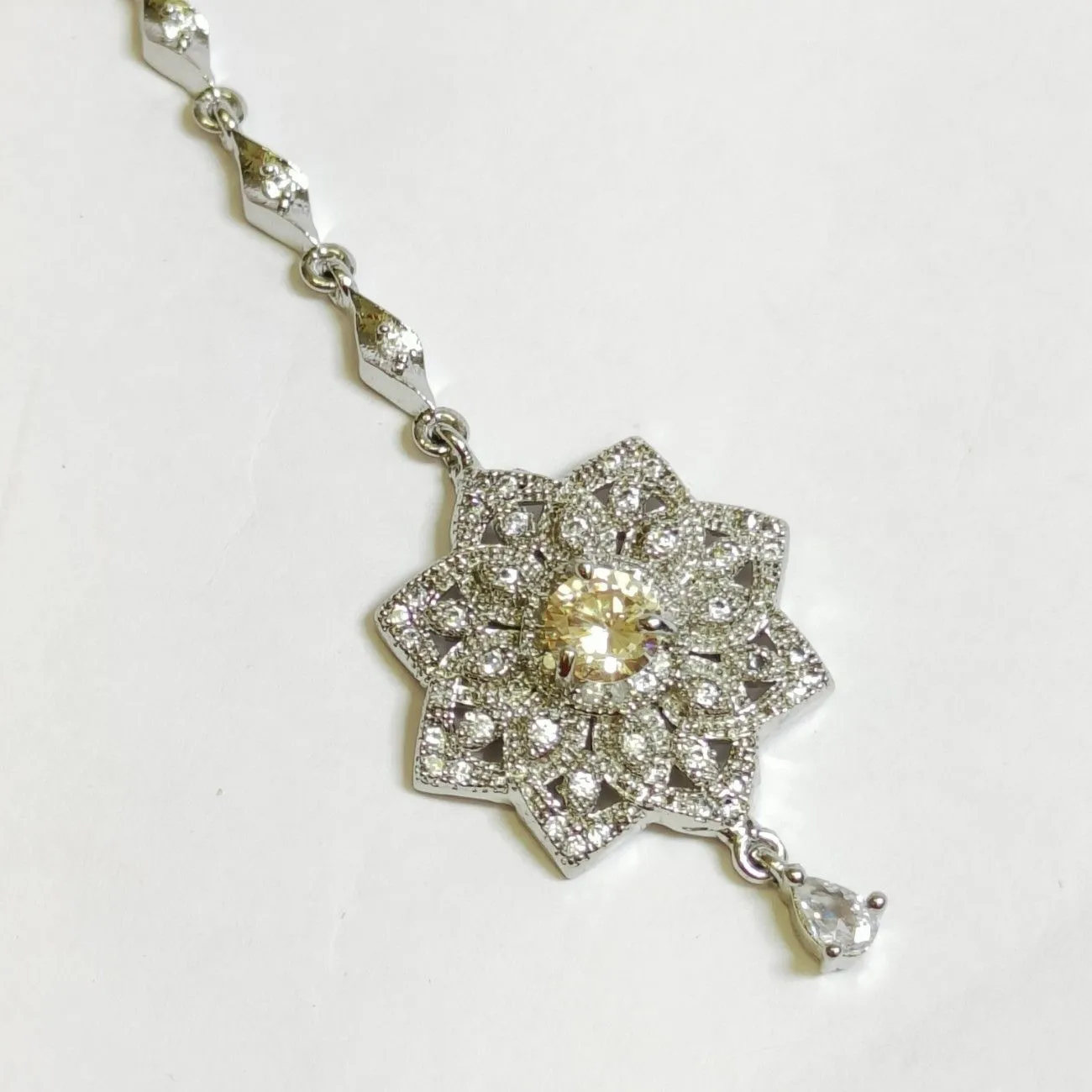 Nimoraa Celestial Bloom Maangtikka