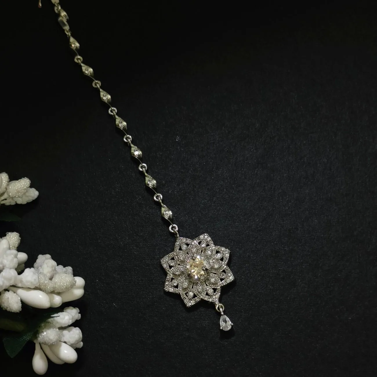 Nimoraa Celestial Bloom Maangtikka