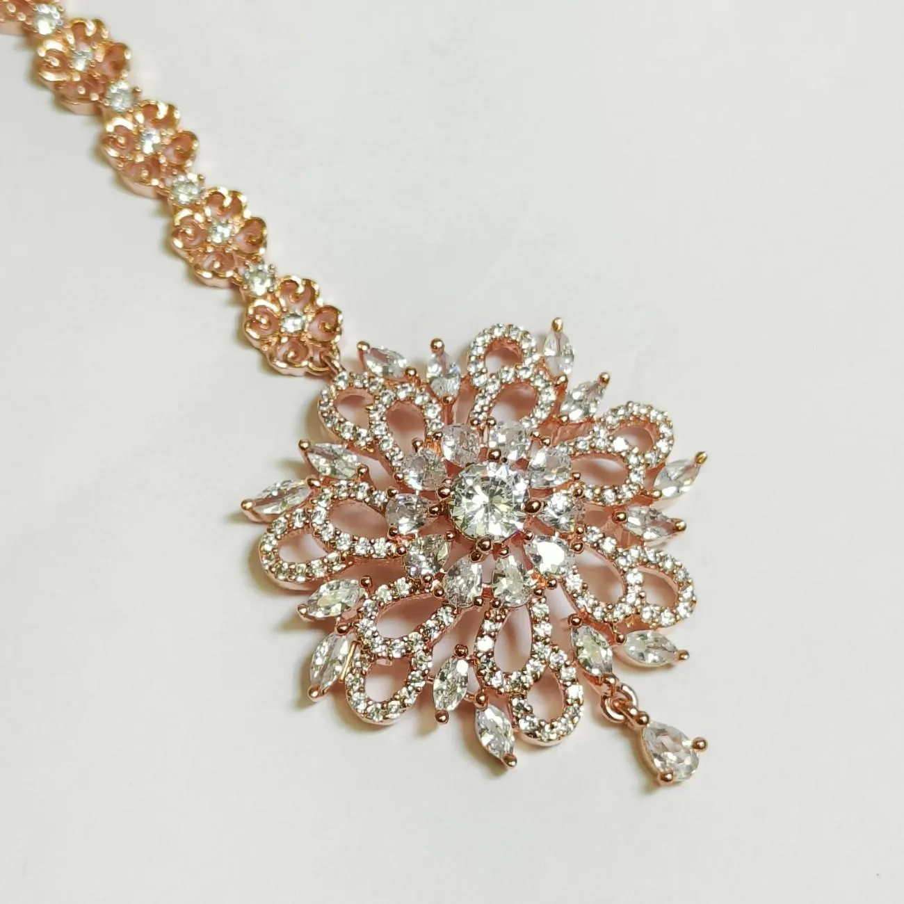 Nimoraa Rosé Radiance Floral Maang Tikka