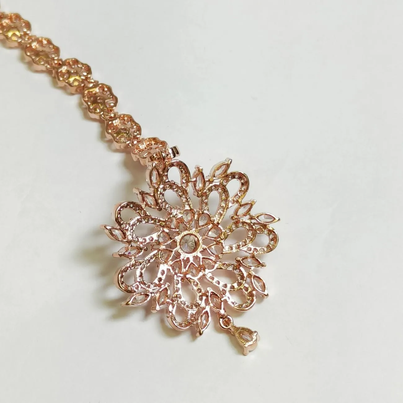 Nimoraa Rosé Radiance Floral Maang Tikka