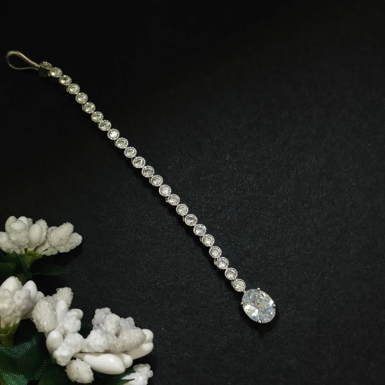 Nimoraa Diamond Solitaire Maangtikka