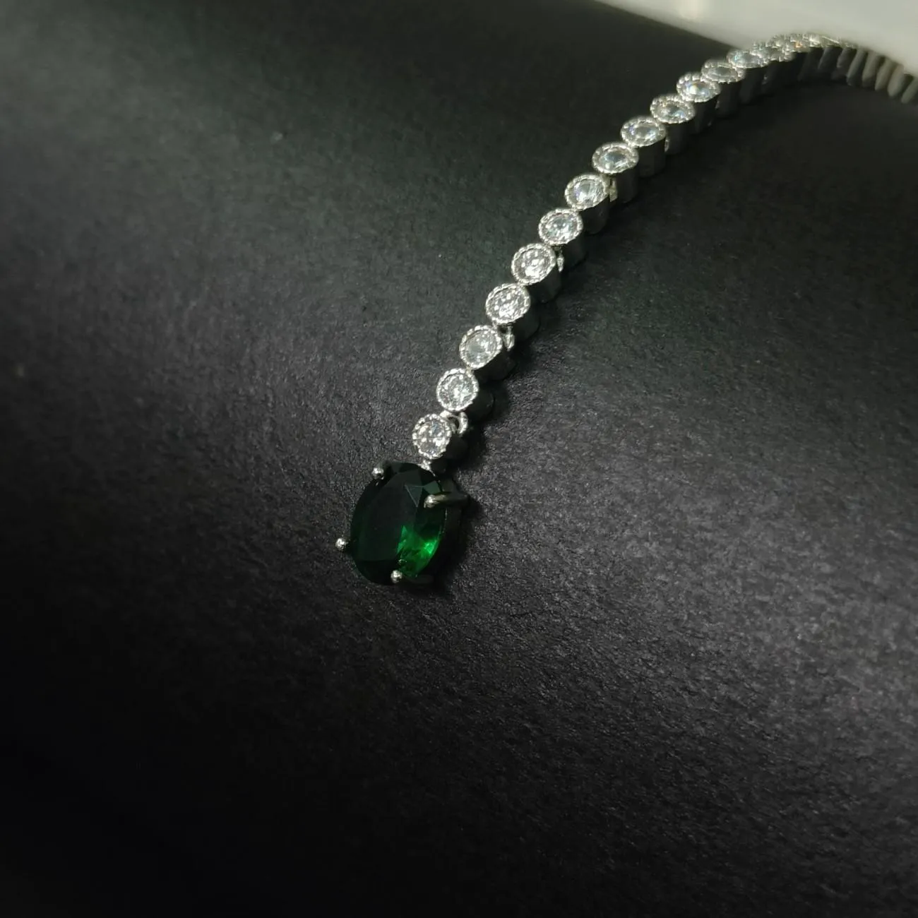 Nimoraa Royal Emerald Solitaire Maangtikka