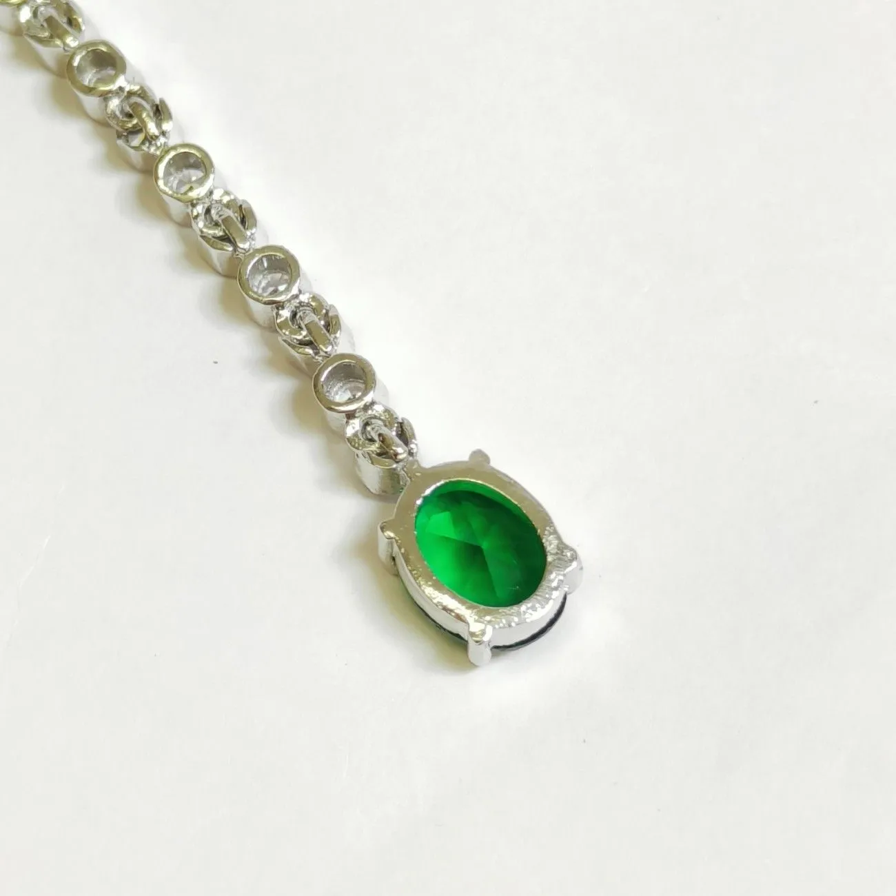 Nimoraa Royal Emerald Solitaire Maangtikka