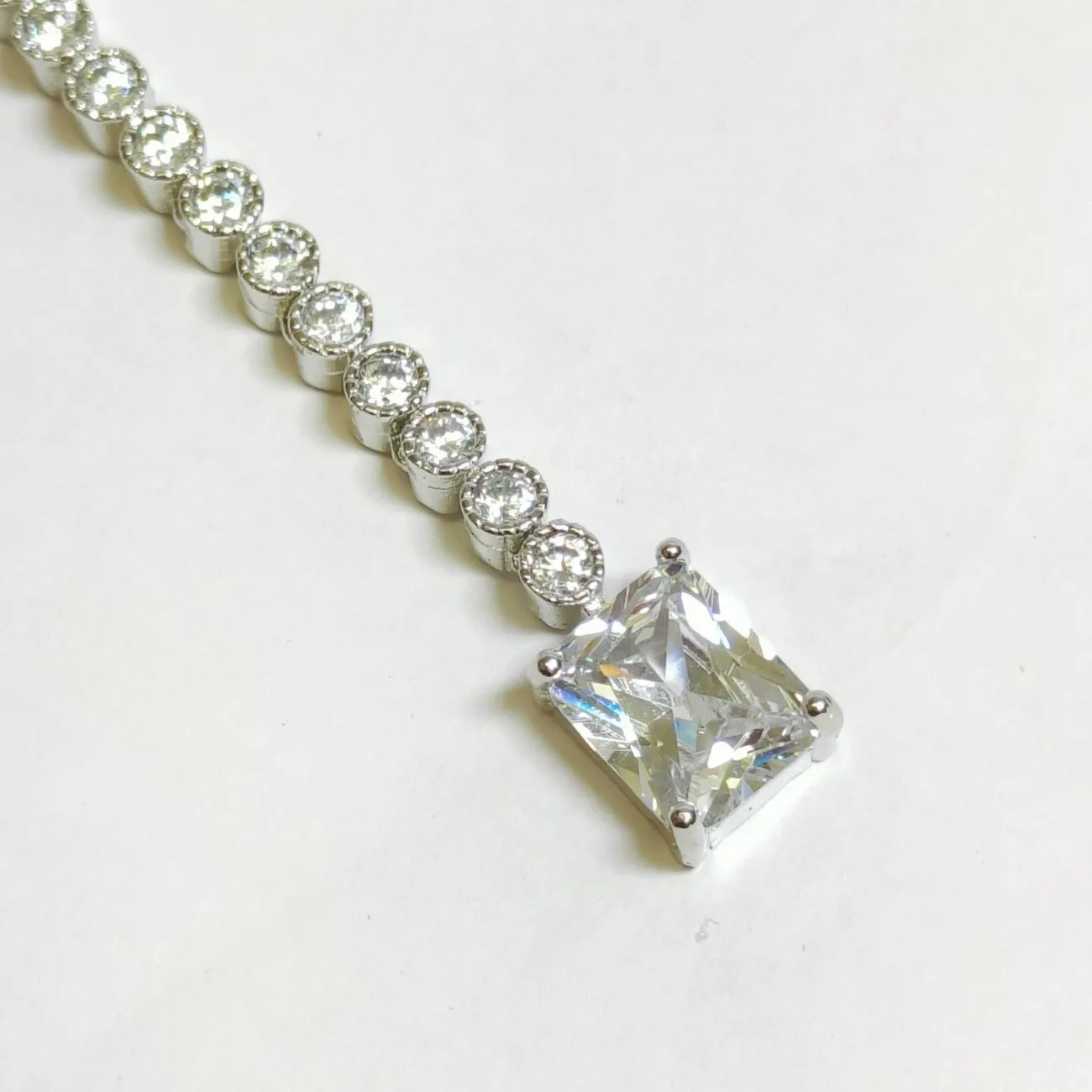 Nimoraa Solitaire Glow Maangtikka