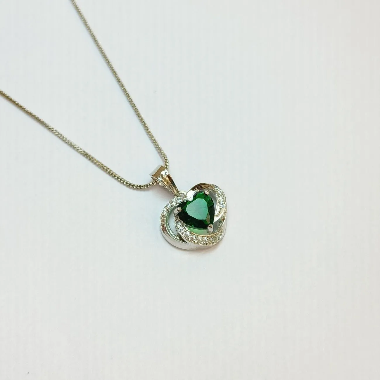 Nimoraa Green Heart Embrace Silver Pendant Set