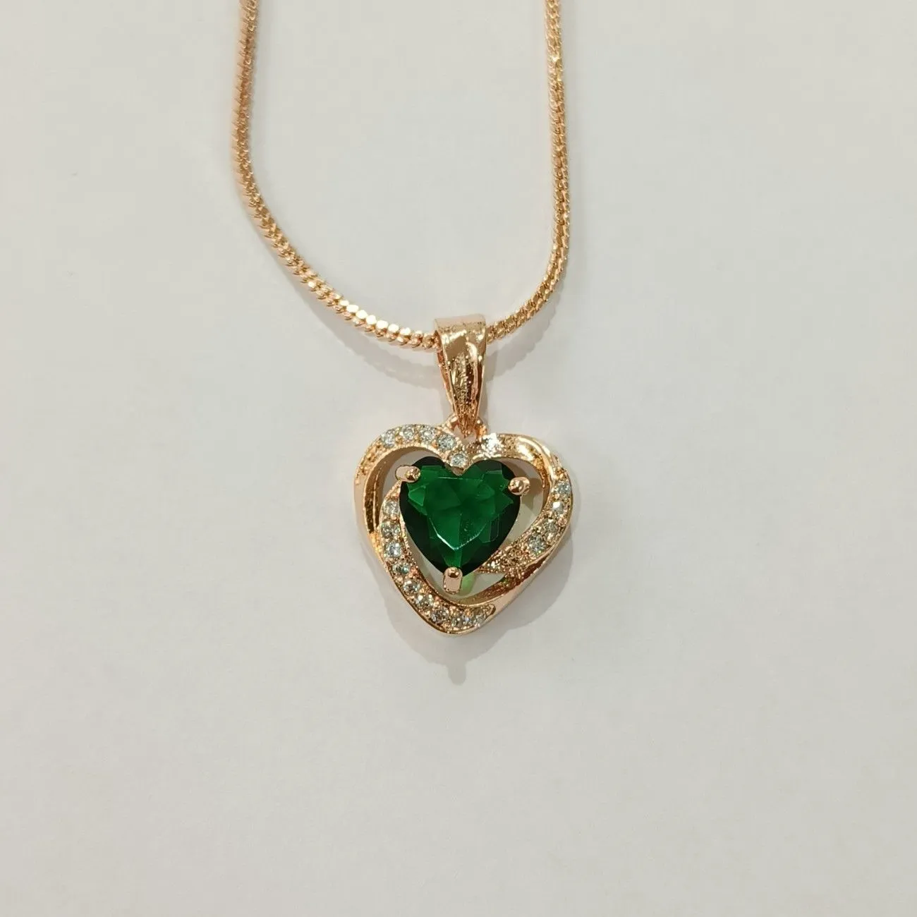 Nimoraa Green Heart Embrace Rosegold Pendant Set