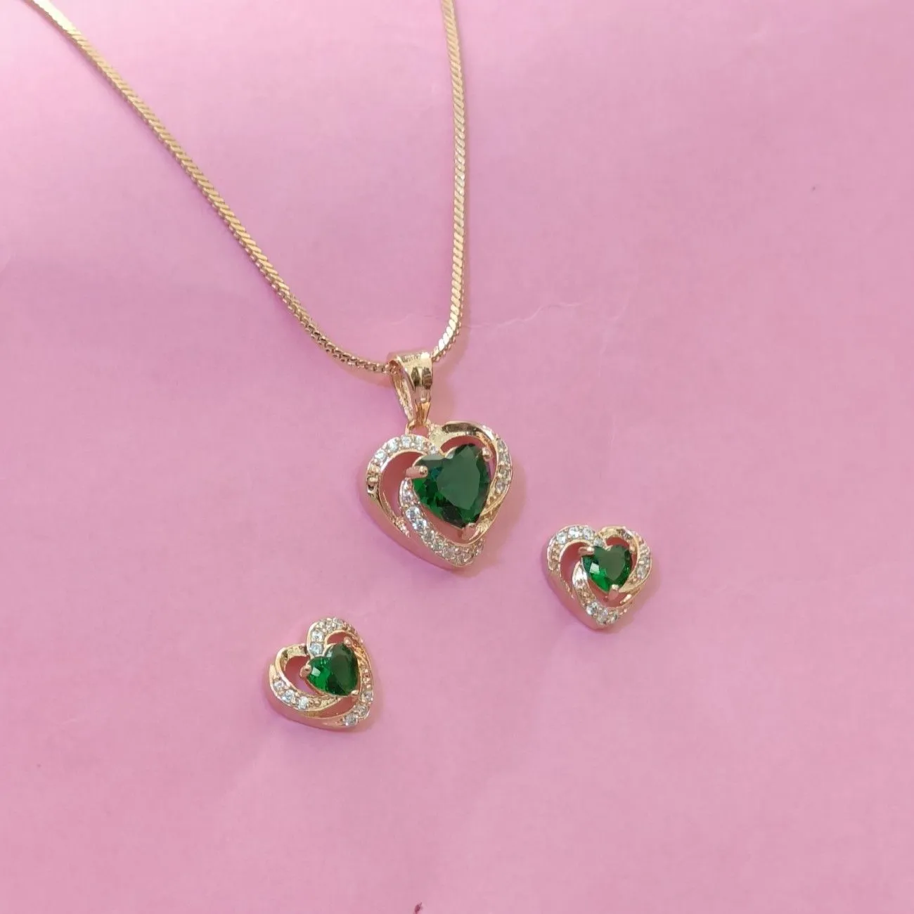 Nimoraa Green Heart Embrace Rosegold Pendant Set