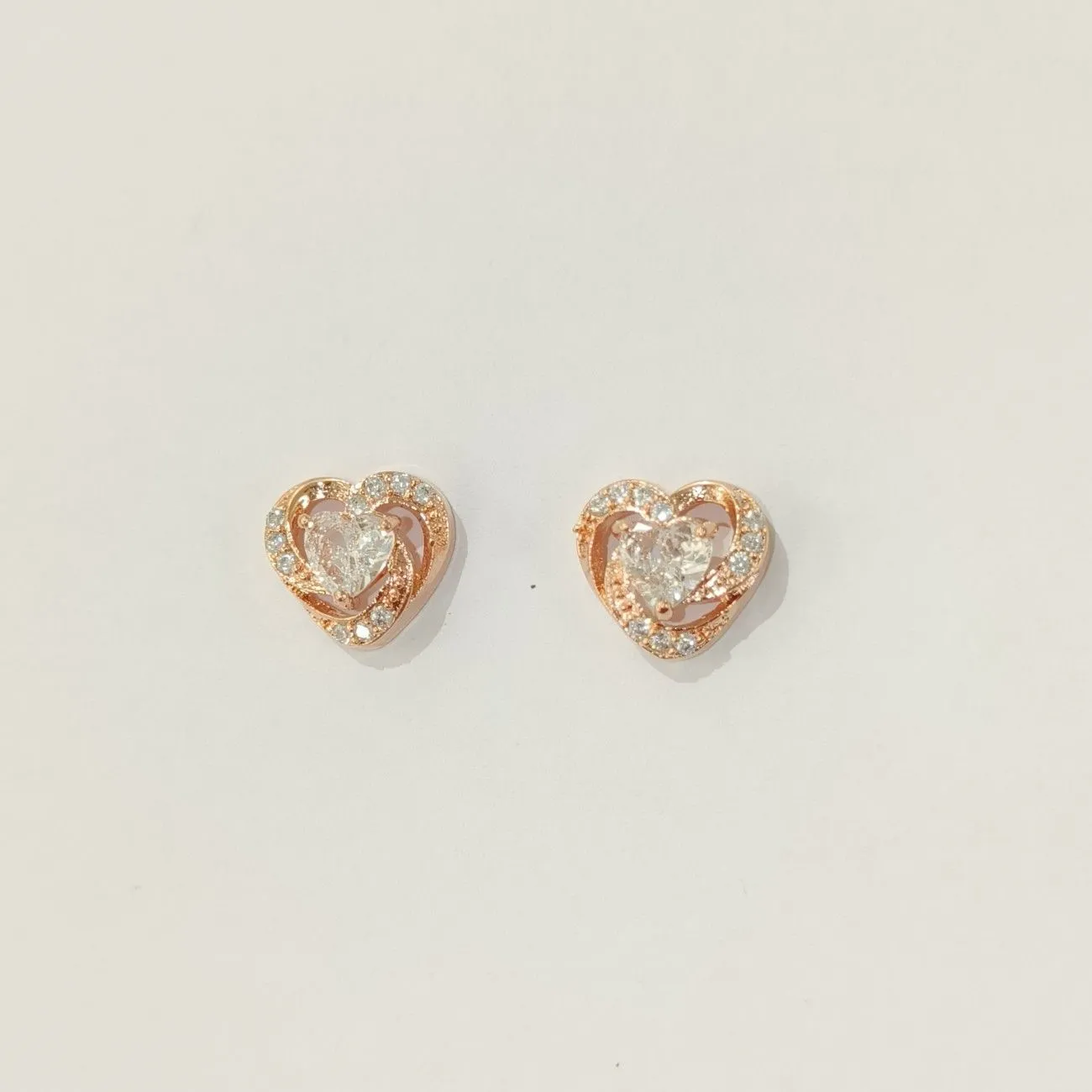 Nimoraa White Heart Embrace Rosegold Pendant Set