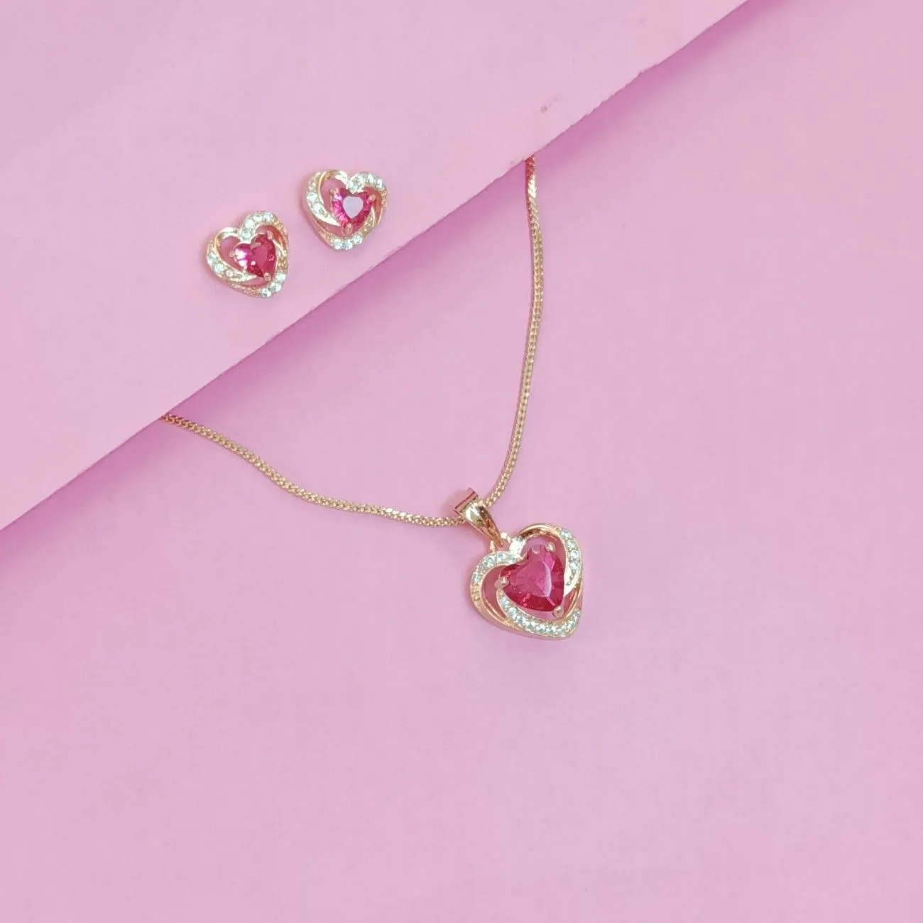 Nimoraa Red Heart Embrace Rosegold Pendant Set