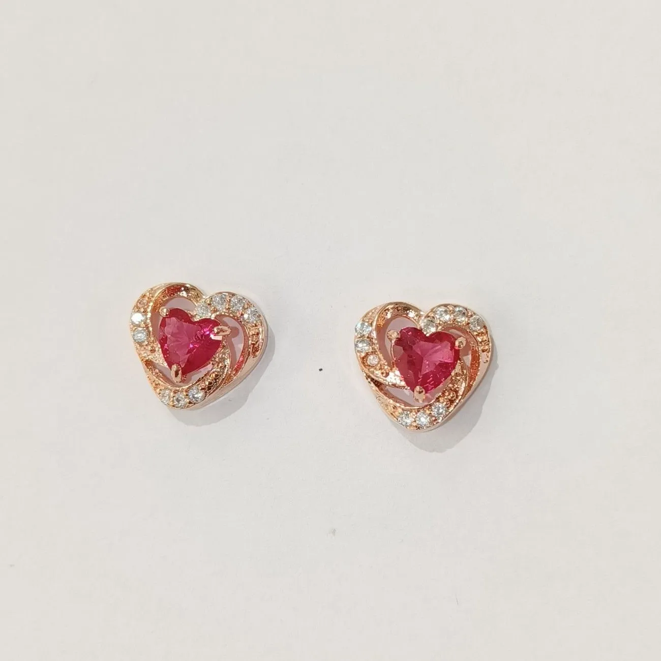 Nimoraa Red Heart Embrace Rosegold Pendant Set