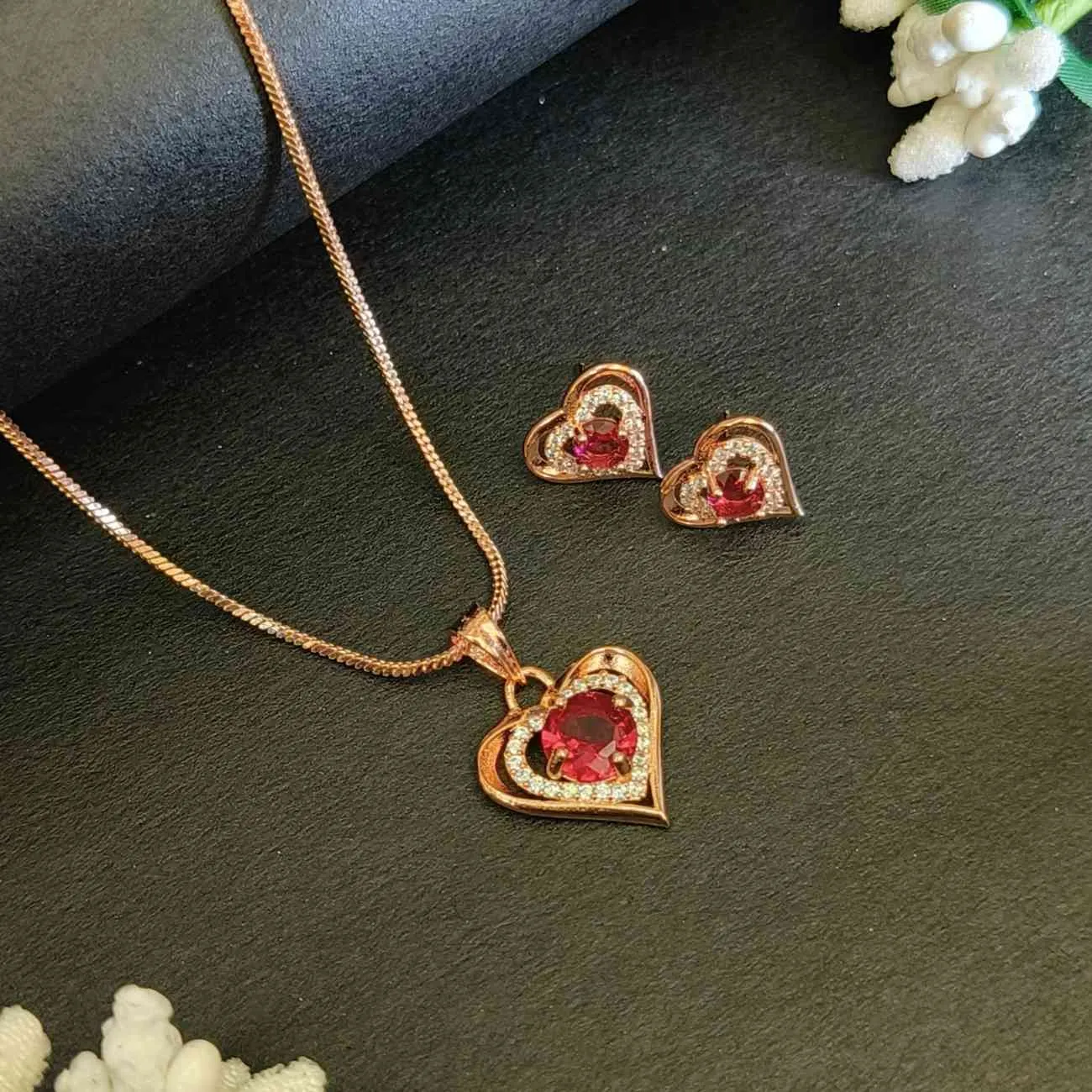 Heart pendant with red solitaire rosegold chain set