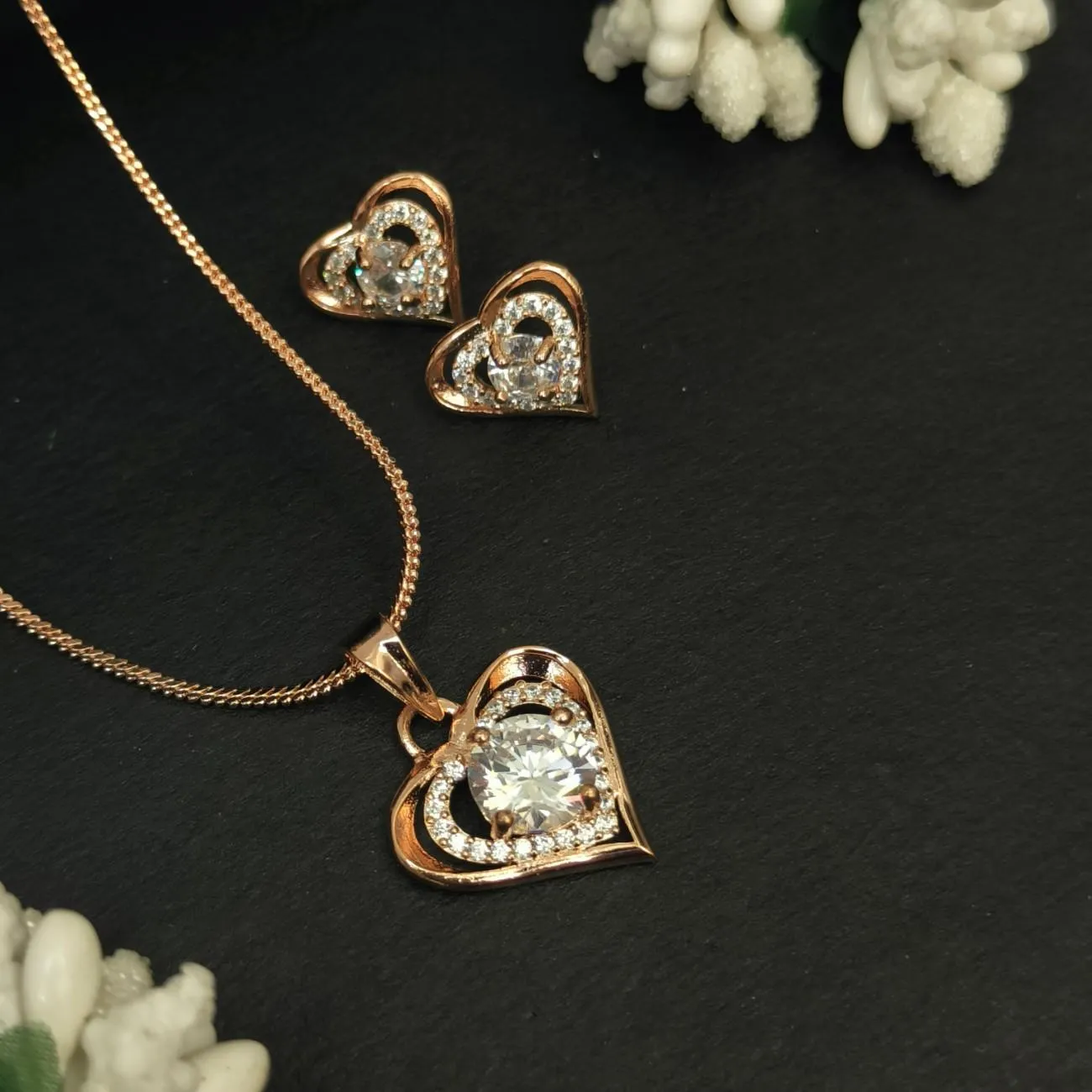 Heart pendant with white solitaire rosegold chain set
