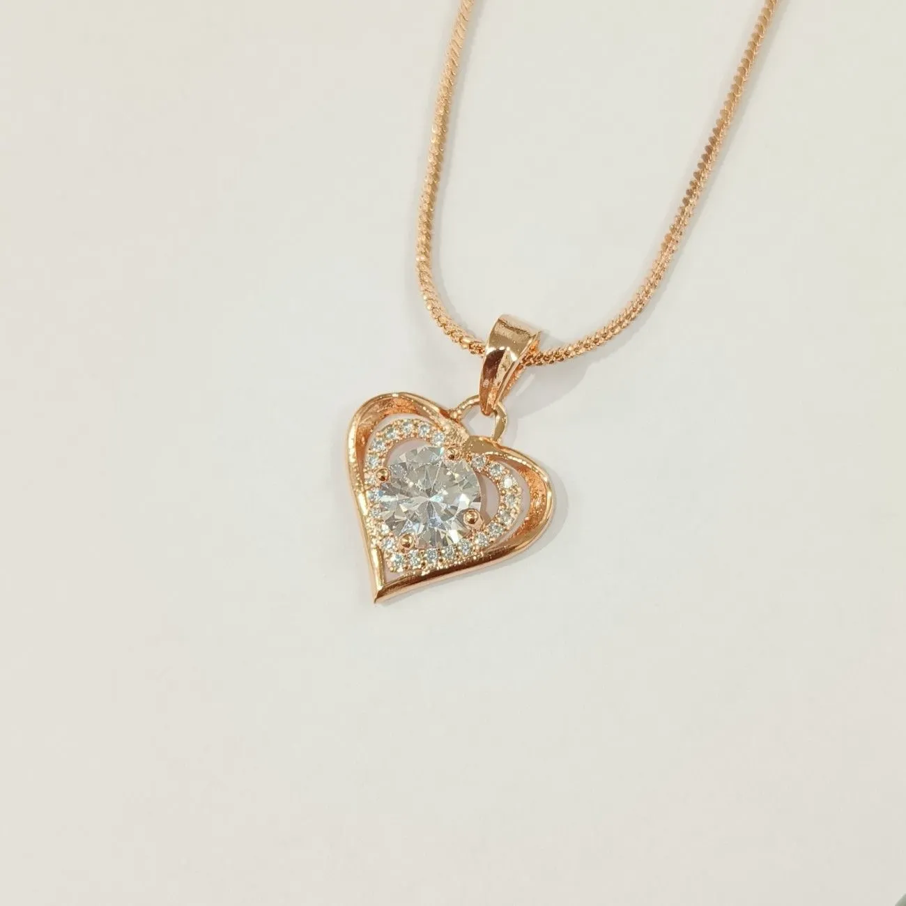 Heart pendant with white solitaire rosegold chain set