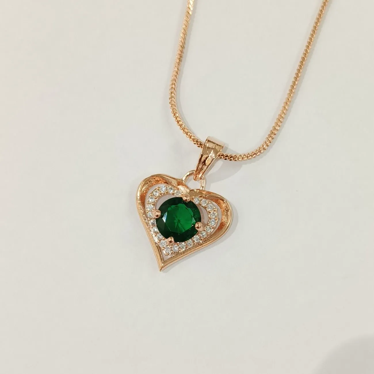 Heart pendant with green solitaire rosegold chain set