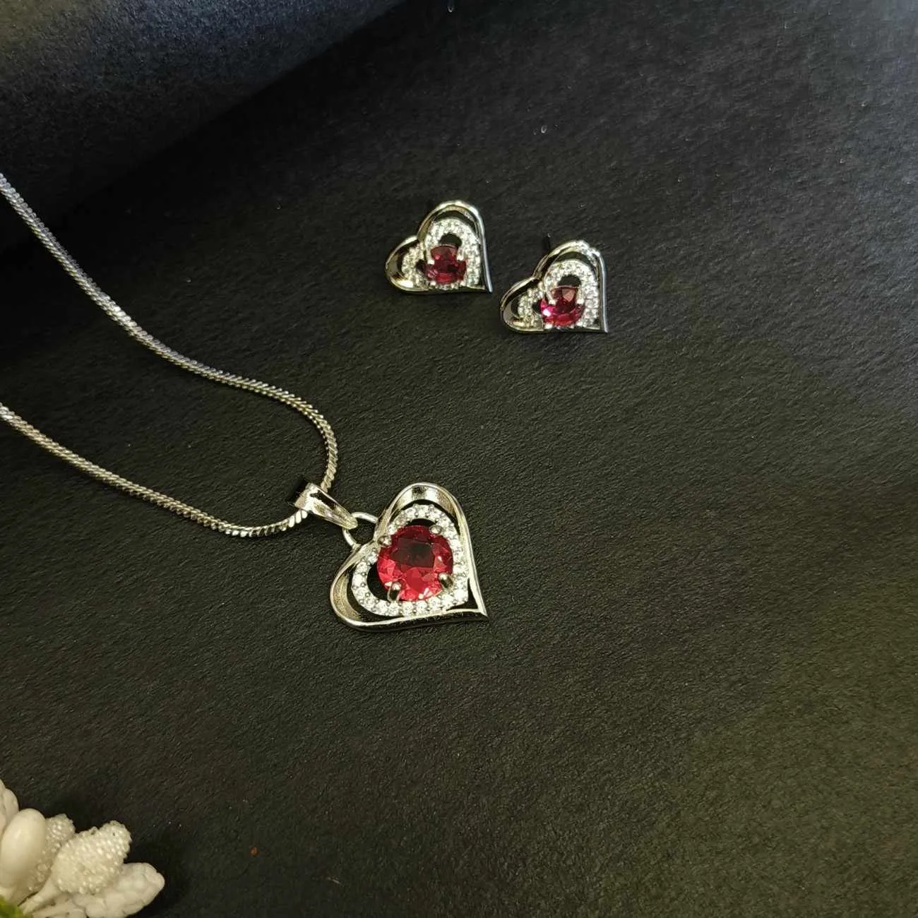 Heart pendant with red solitaire silver chain set