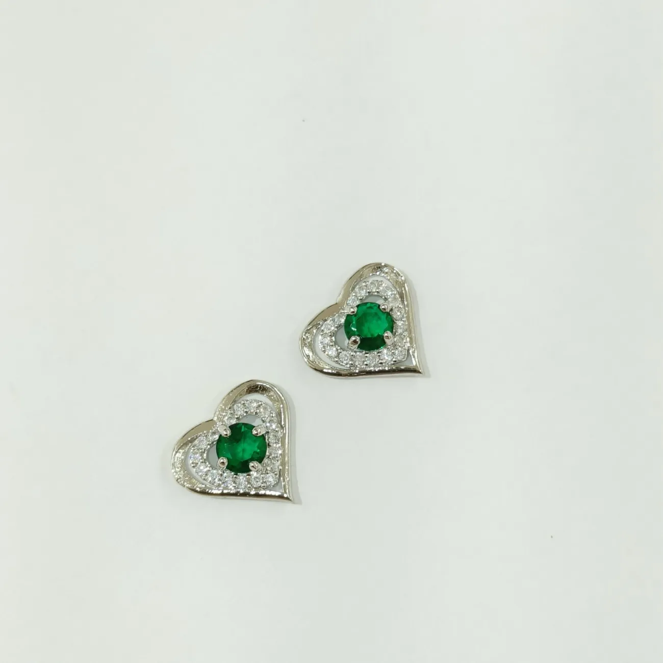 Heart pendant with green solitaire silver chain set