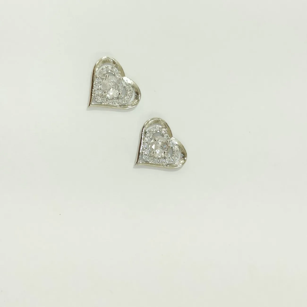 Heart pendant with white solitaire silver chain set