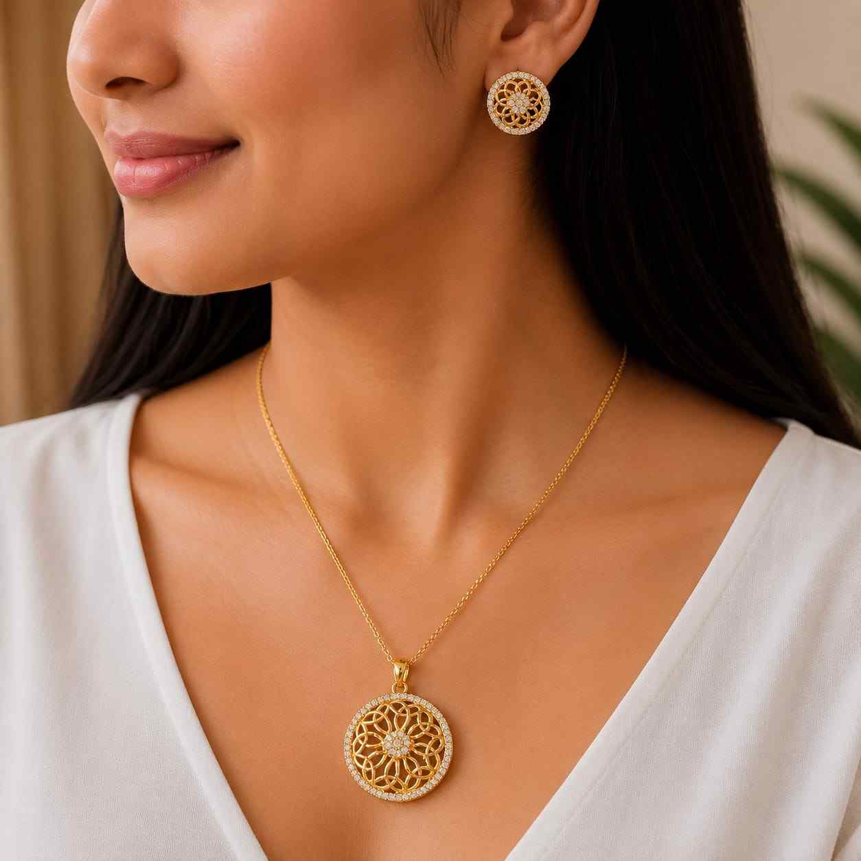 Nimoraa Sunveil Filigree Halo Pendant Set