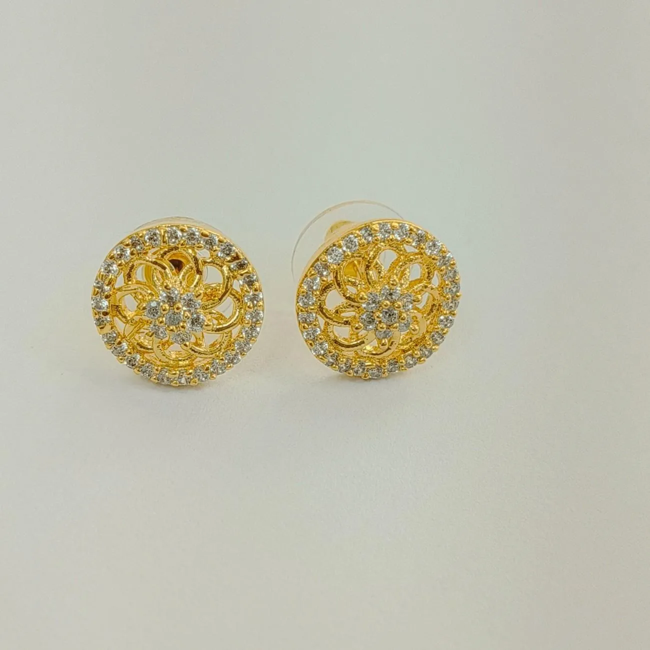 Nimoraa Sunveil Filigree Halo Pendant Set