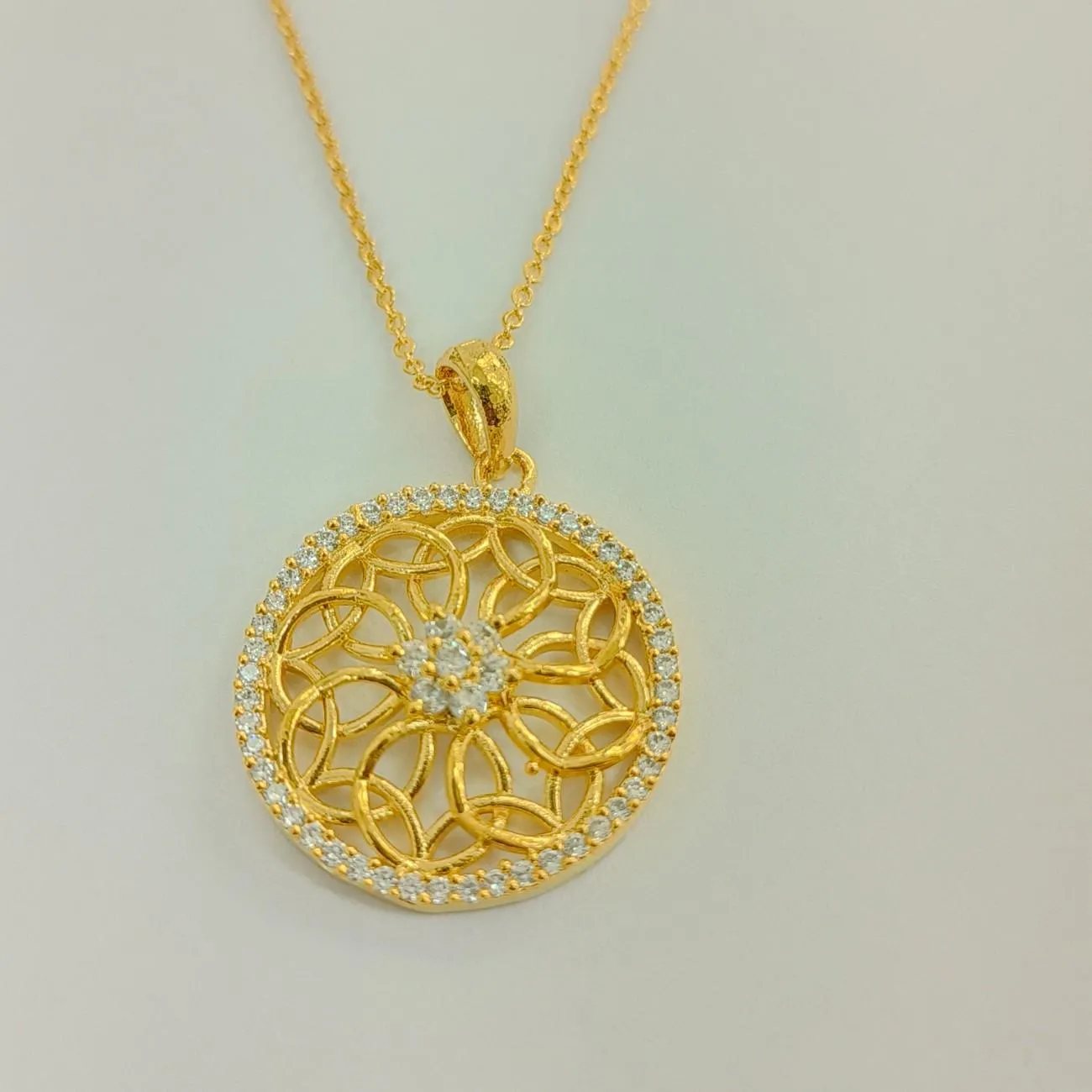 Nimoraa Sunveil Filigree Halo Pendant Set