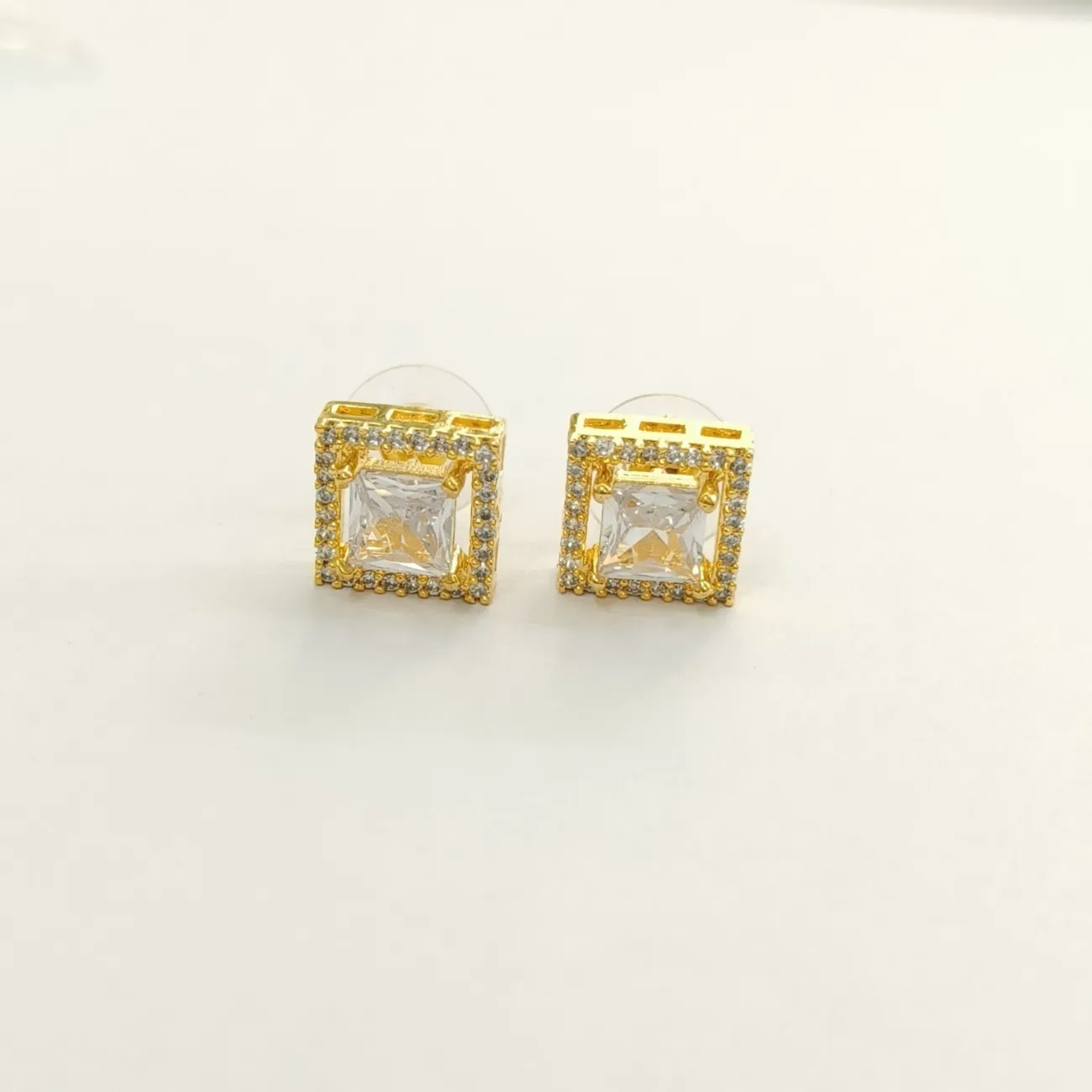 Nimoraa Halo Square Solitaire Pendant Set
