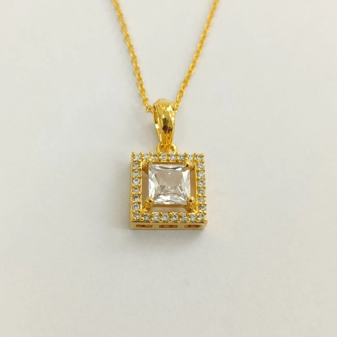 Nimoraa Halo Square Solitaire Pendant Set