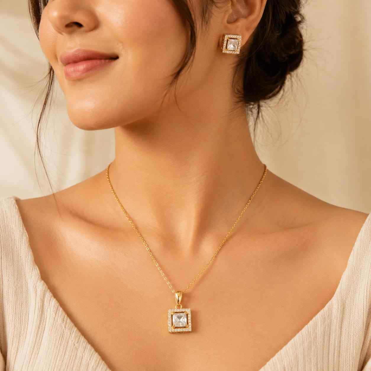 Nimoraa Halo Square Solitaire Pendant Set