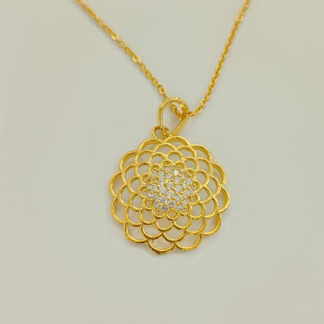 Nimoraa Mandala Gold Petal Bloom Pendant Set