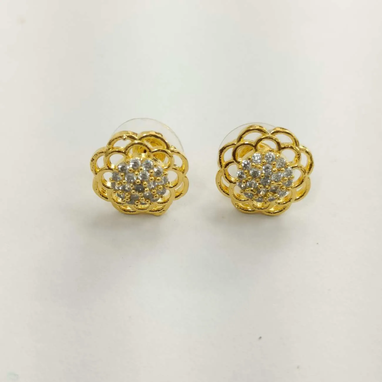 Nimoraa Mandala Gold Petal Bloom Pendant Set