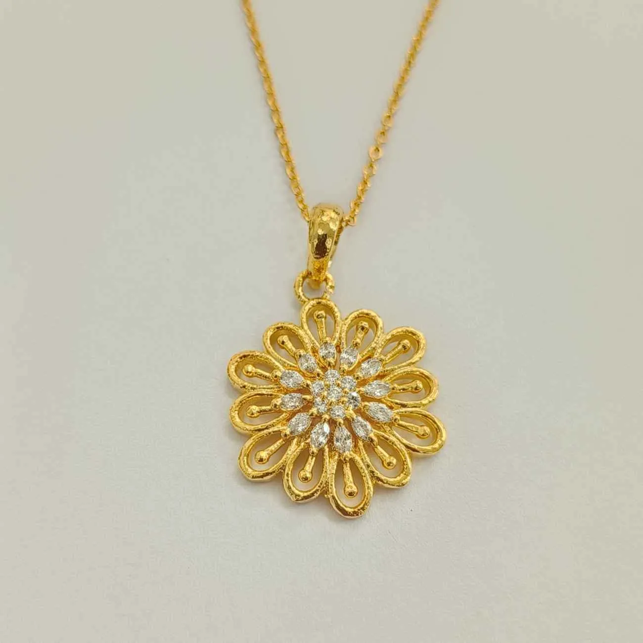 The Sunflower Grace pendant set