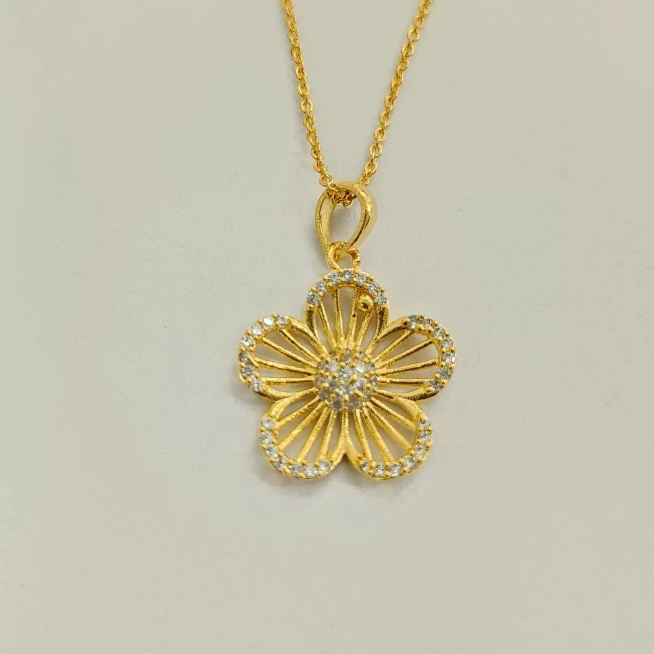 Noorika 3D Bloom Pendant Set