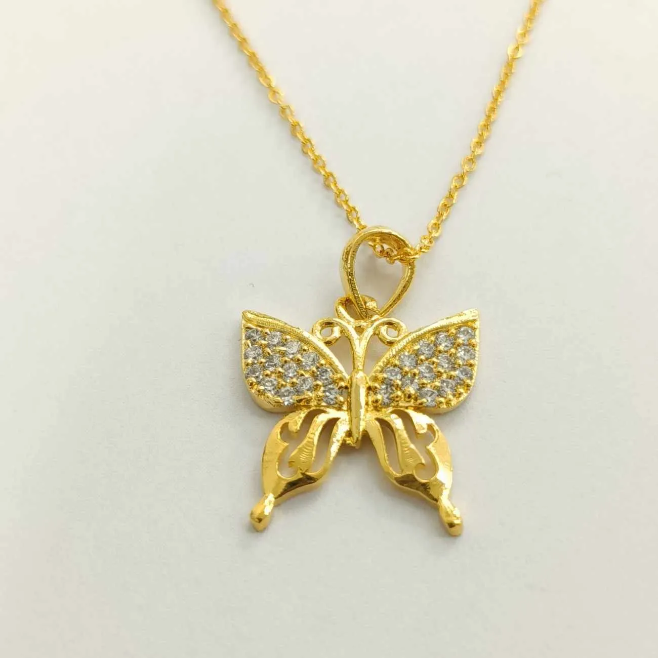 Nimoraa Butterflutter Dainty Pendant Set