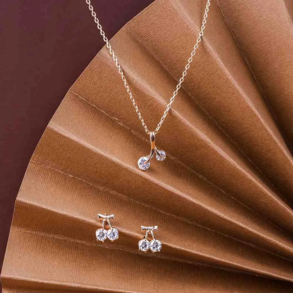 Nimoraa Butterflutter Dainty Silver Pendant Set