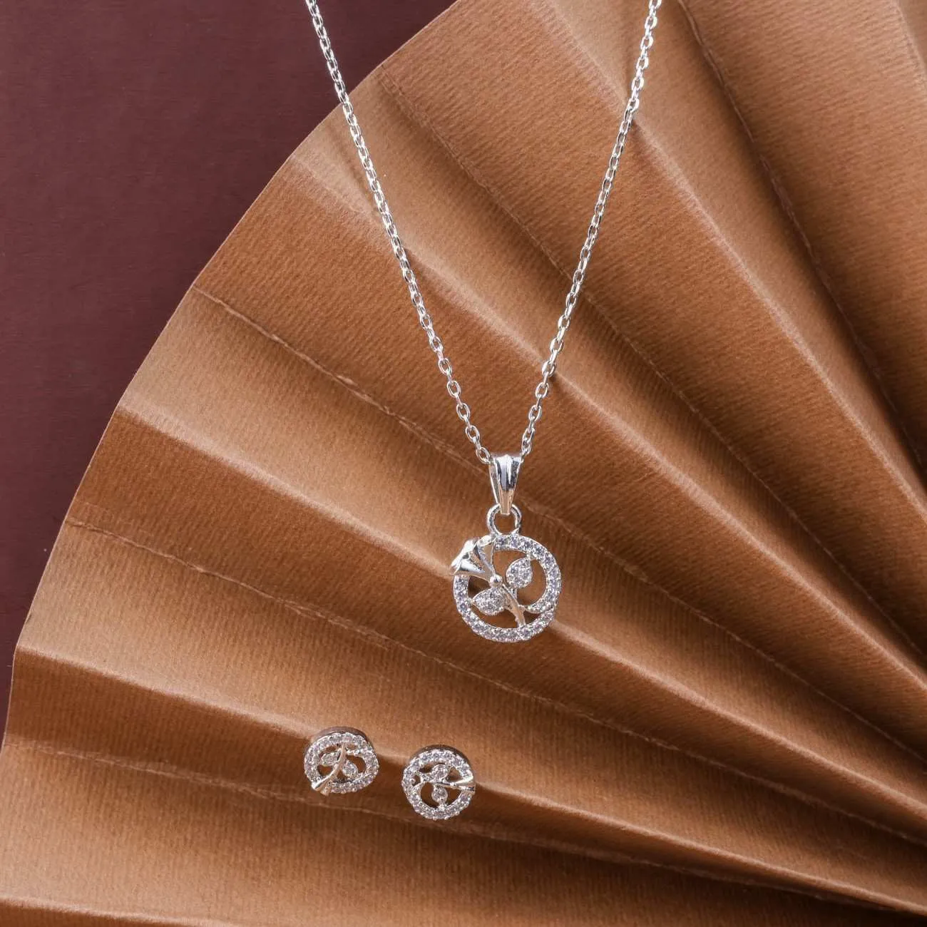 Nimoraa Nature Whisper Silver Pendant Set