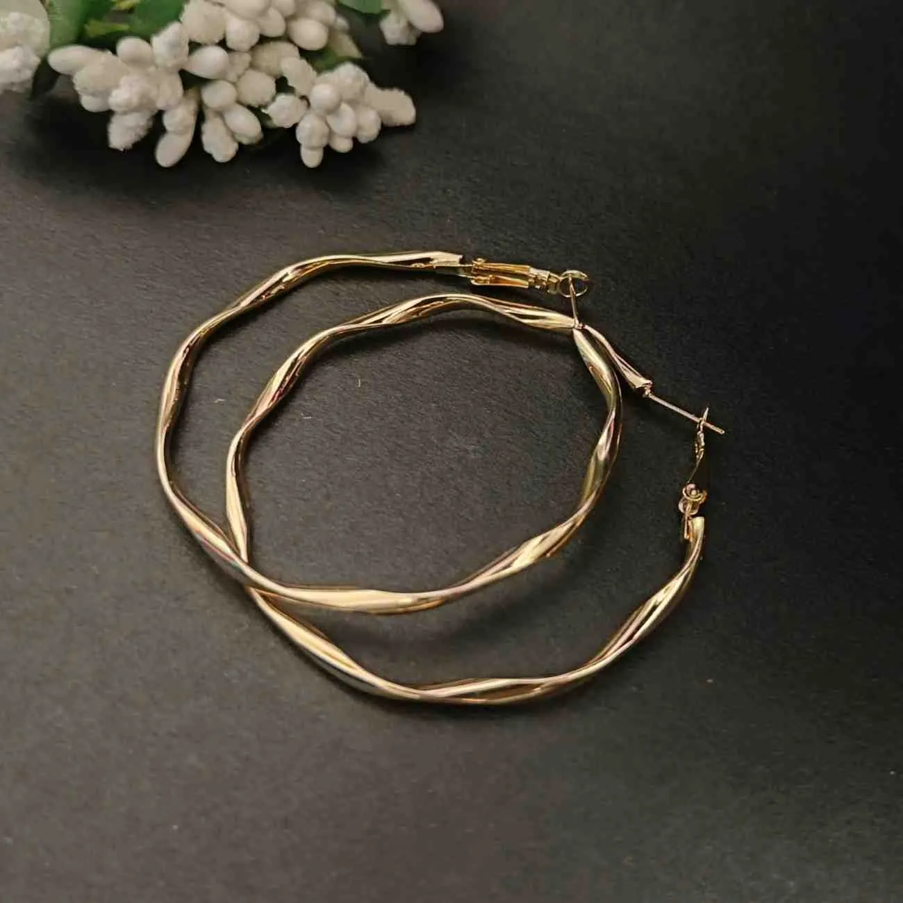 Nimoraa Wavy Luxe Hoop Earrings – Gold Plated