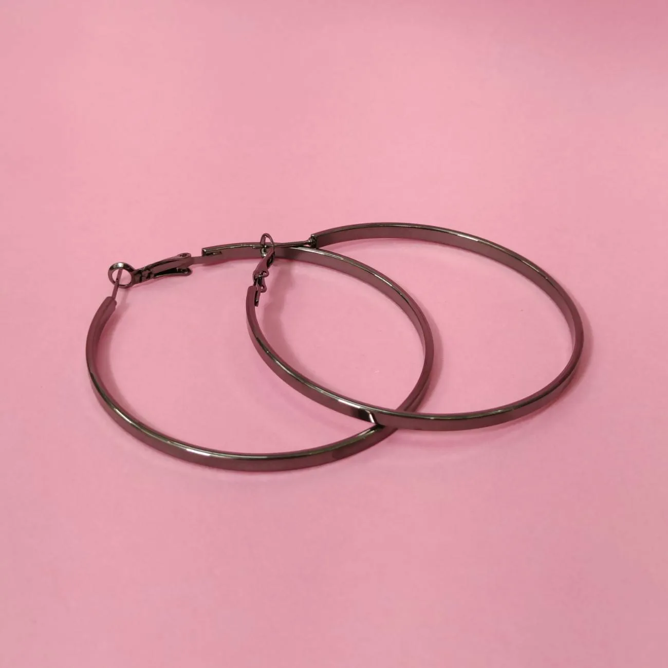 Nimoraa Midnight Sleek Hoop Earrings – Black Plated
